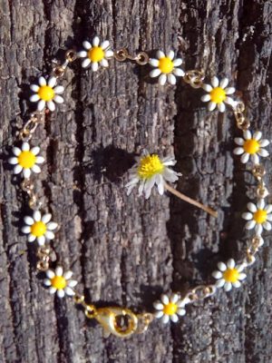 Chain of daisies bracelet